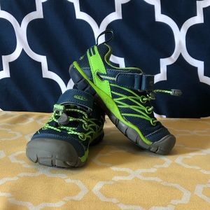 Keen kids Chandler CNX shoe hiking toddler size 9
